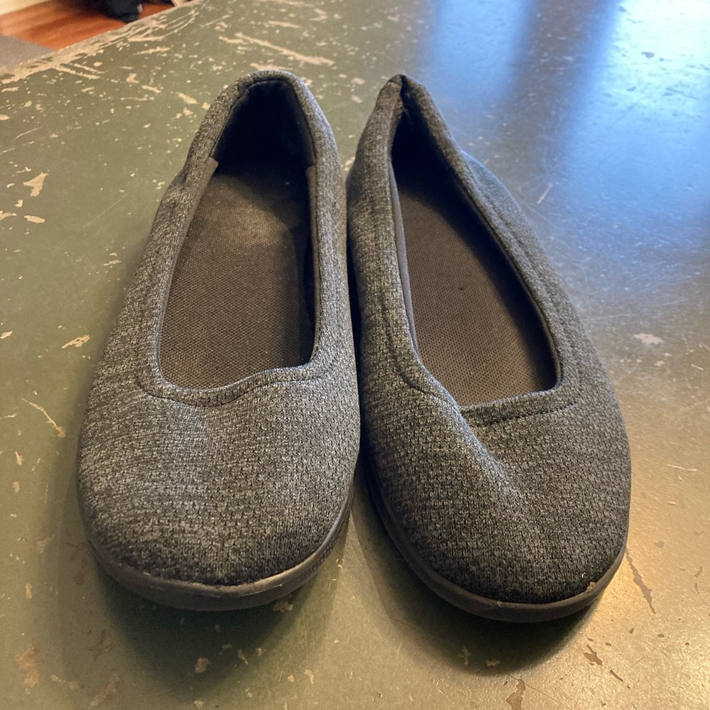 Skechers 8.5 slides